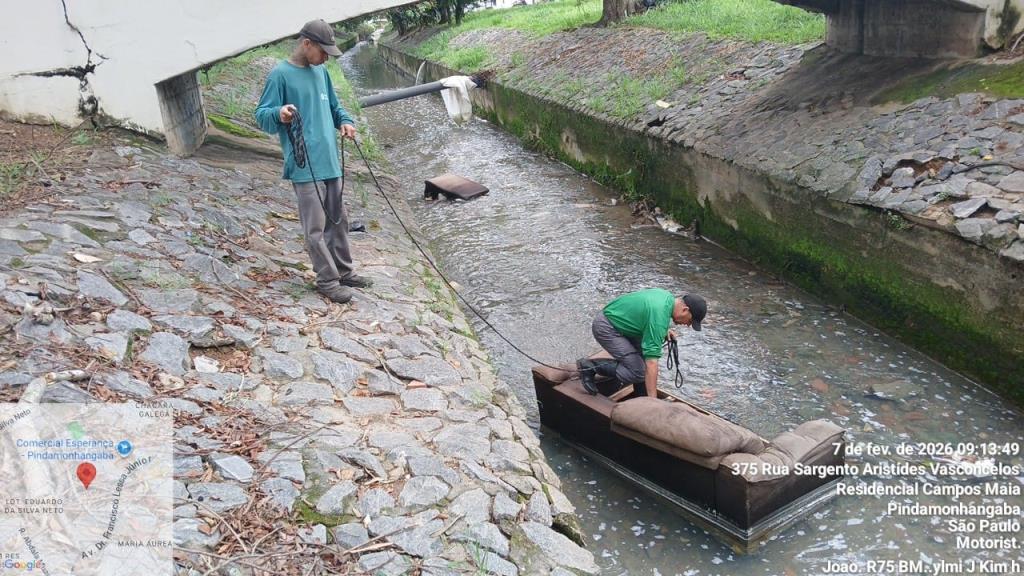 Prefeitura realiza limpeza completa no córrego do Campos Maia e reforça prevenção contra alagamentos