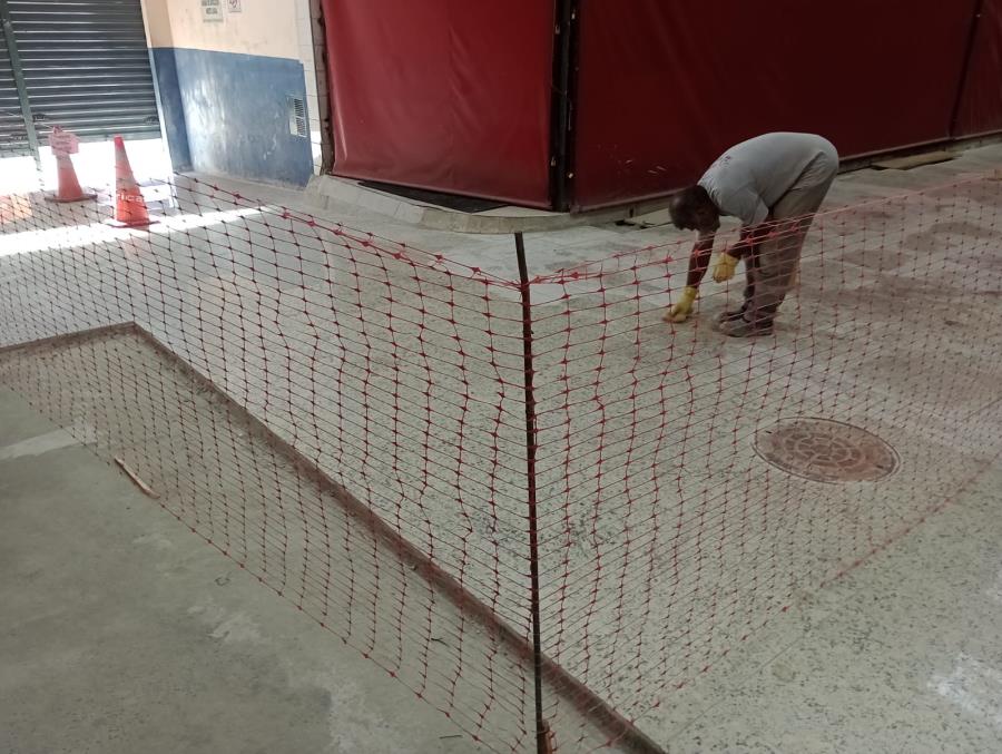 Novo piso do Mercado Municipal: Prefeitura inicia aplicação de resina antiderrapante