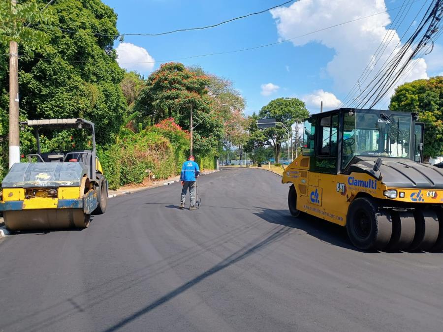 Região da Rotatória do Mazzaropi recebe revitalização no piso asfáltico e na sinalização de trânsito
