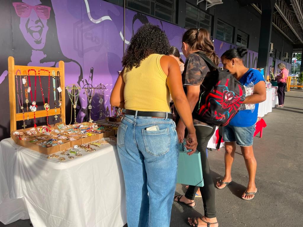 Feira de Empreendedorismo Feminino une valorização das mulheres e campanha Junho Violeta