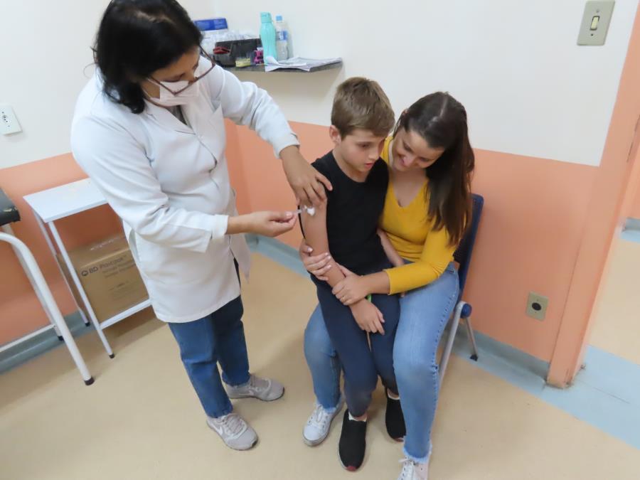 10/10 - Dia D de Pinda aplica 1.117 doses de vacinas em crianças em adolescentes