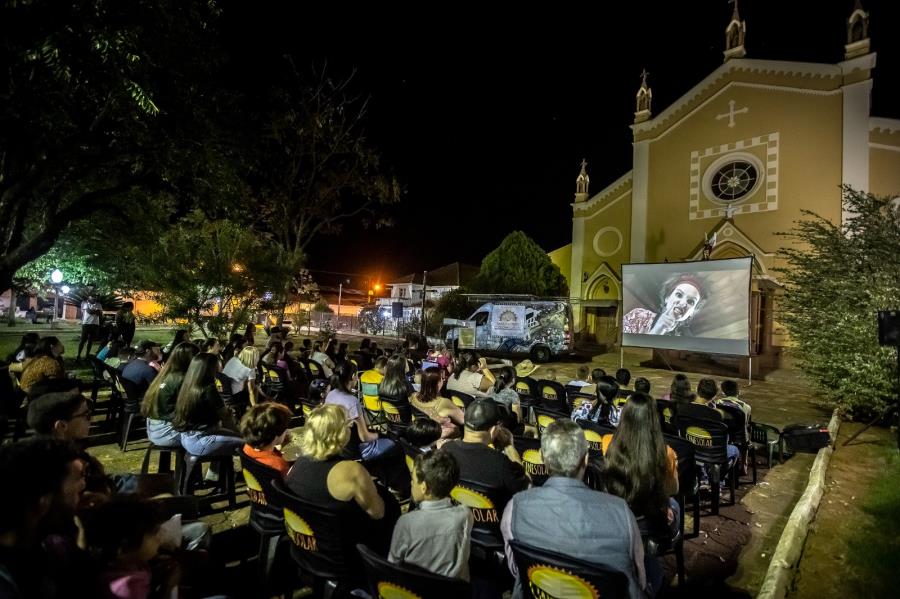 CineSolarzinho vai exibir sessões de cinema gratuitas em Moreira César na quarta-feira