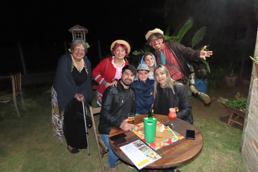 11/07 - Restaurante O Quintal e Graminha reúnem centenas de pessoas no Festival Gastronômico