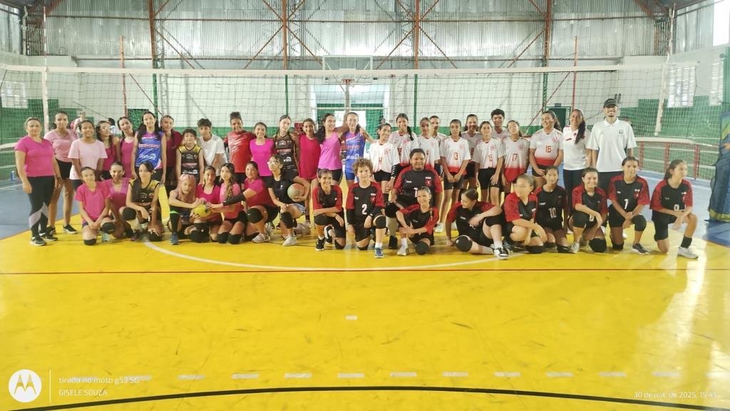 Turma de Vôlei da Semelp realiza amistoso com equipe de Roseira