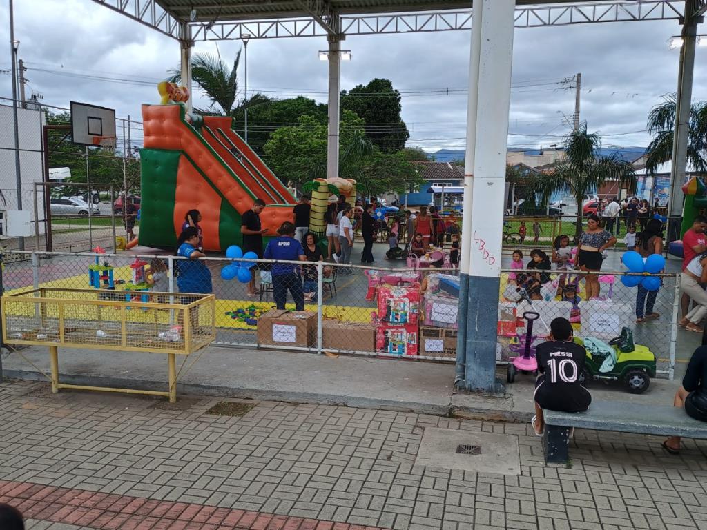 Rua de Lazer no Vale das Acácias reúne 300 crianças