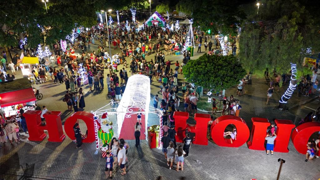 Pinda leva decoração de natal às rotatórias e acesso aos bairros