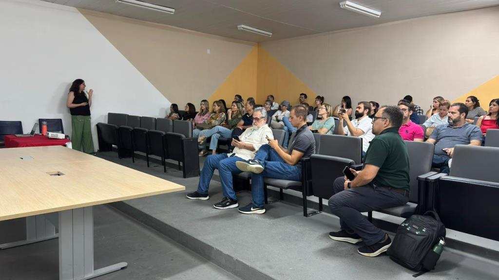 Prefeitura realiza capacitação em resinas para dentistas da rede municipal