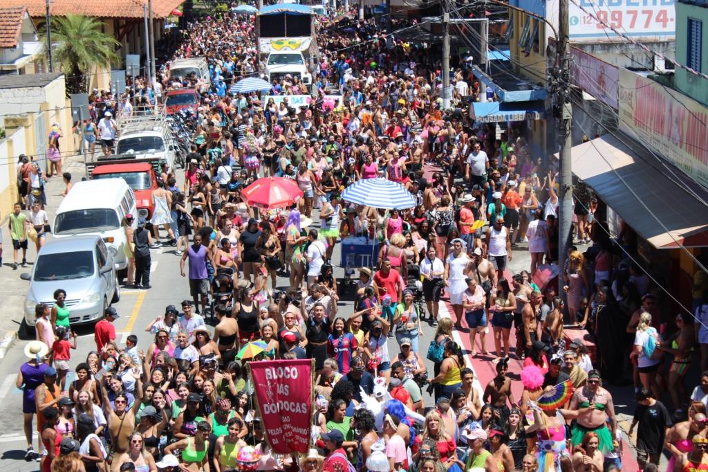 Bloco das Dondocas leva alegria às ruas do centro da cidade