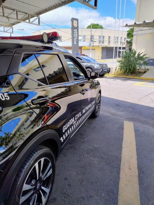 12/03 - GCM prende homem que tentou invadir creche no Alto Cardoso