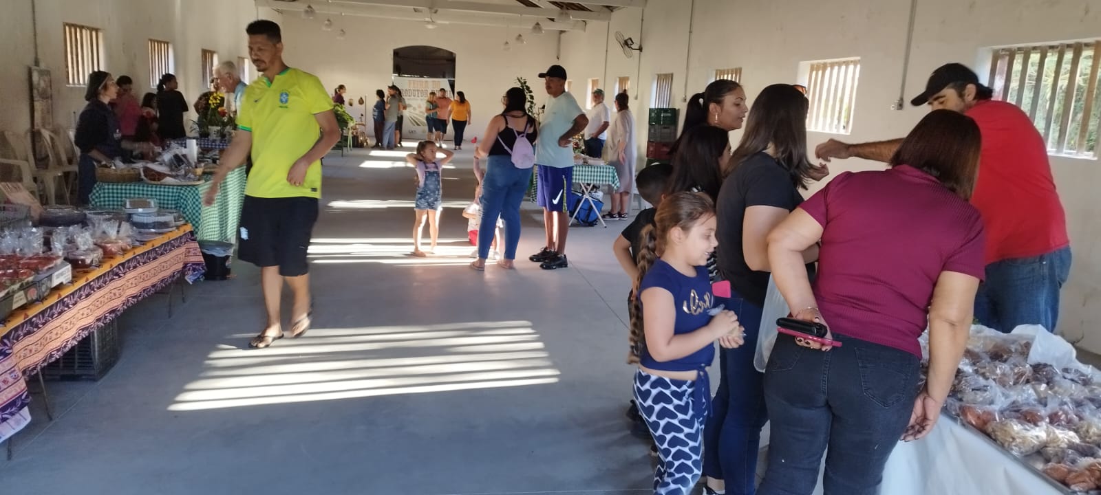 12/06 - Feira do Produtor Rural ofereceu hortifrutis de qualidade sábado