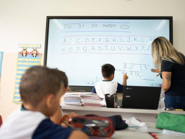 Prefeitura contrata 122 pessoas em 2026, com maioria das vagas para saúde e educação
