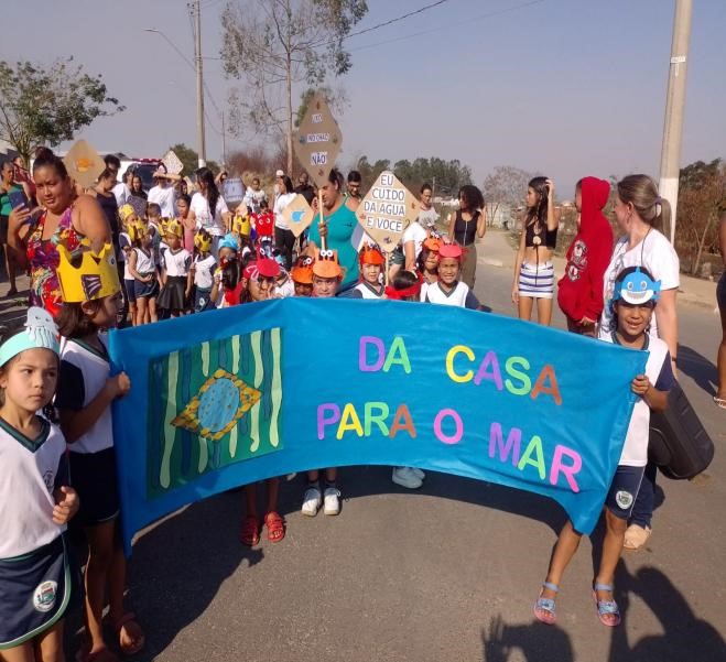 CMEI Professora Ruth Dóris Lemos realiza desfile cívico e ambiental