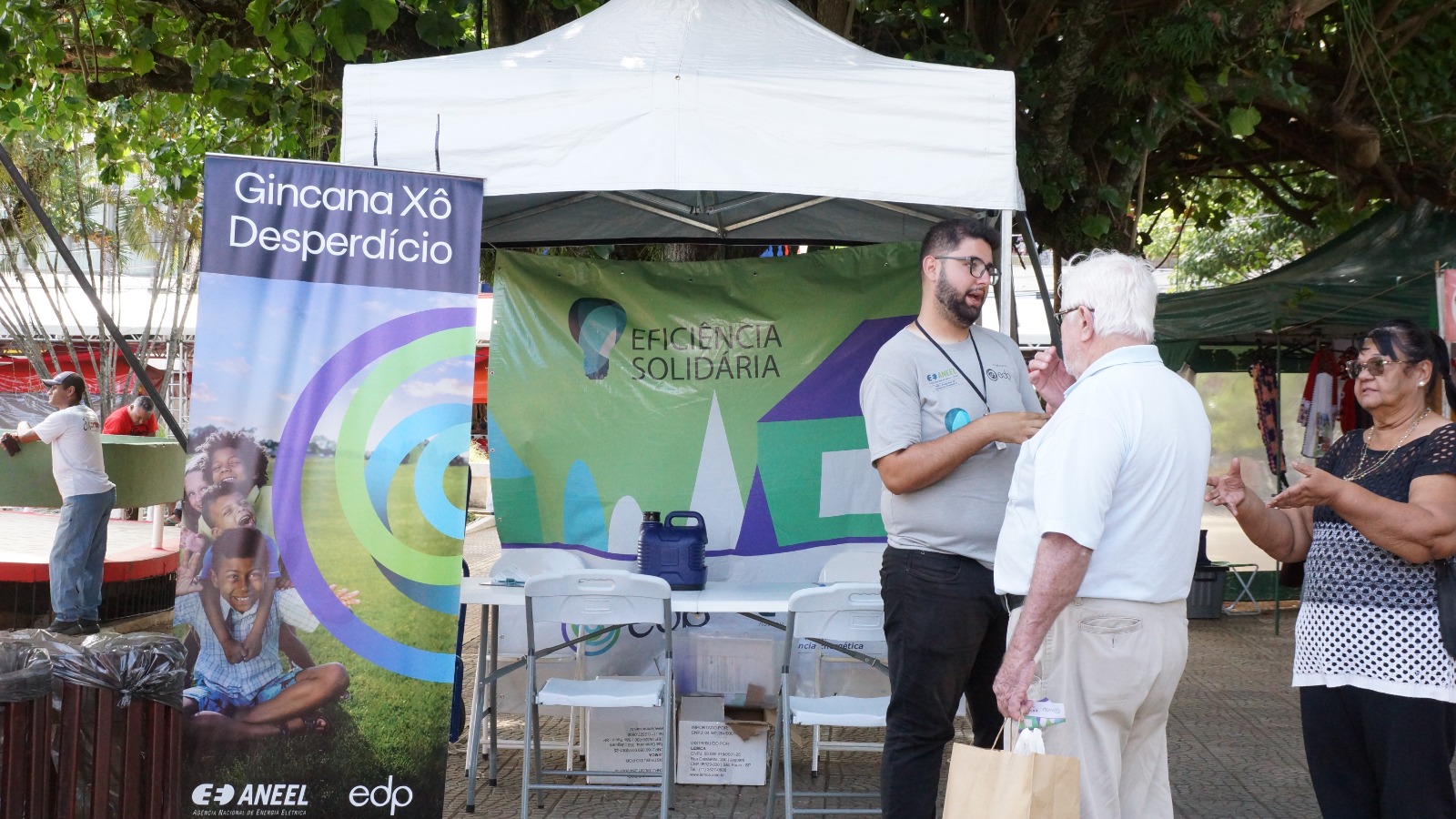 12/12 - EDP leva programa de substituição de lâmpadas de maior consumo por tecnologia LED aos moradores de Pindamonhangaba