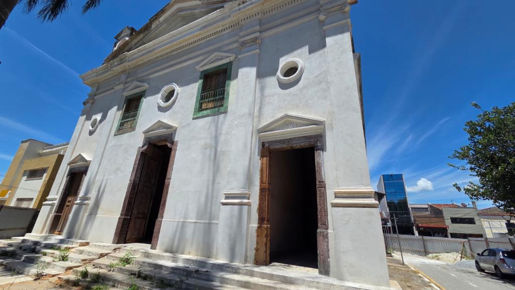 Prefeito Ricardo Piorino visita obras de restauro da Igreja São José
