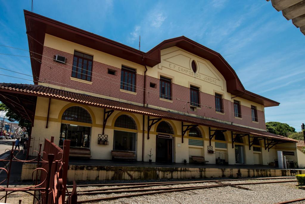 Governador assina decreto de concessão da Estrada de Ferro de Campos do Jordão e Turismo de Pindamonhangaba será fortalecido