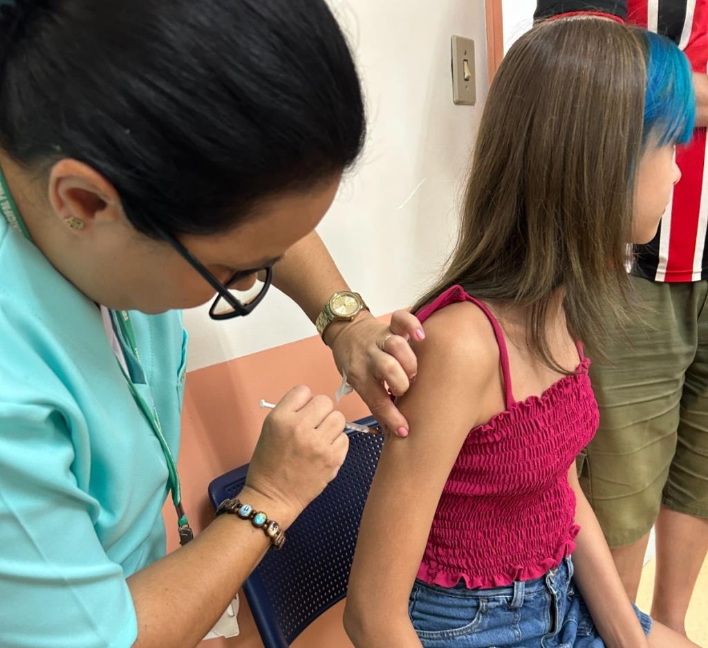 Pinda reforça importância da vacinação contra dengue para público de 10 a 14 anos