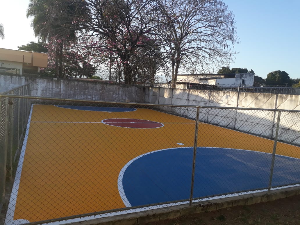 13/07 - Quadra da escola do Crispim recebe pintura