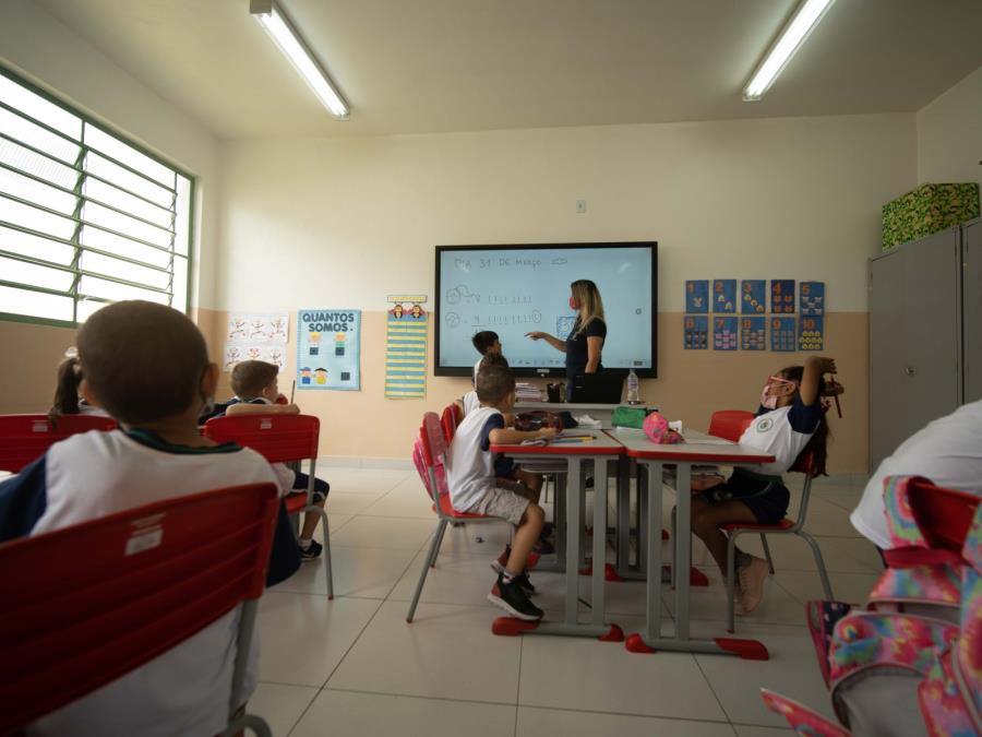 14/02 - Pinda investe R$ 4,3 milhões e oferta aulas de inglês para estudantes da rede municipal