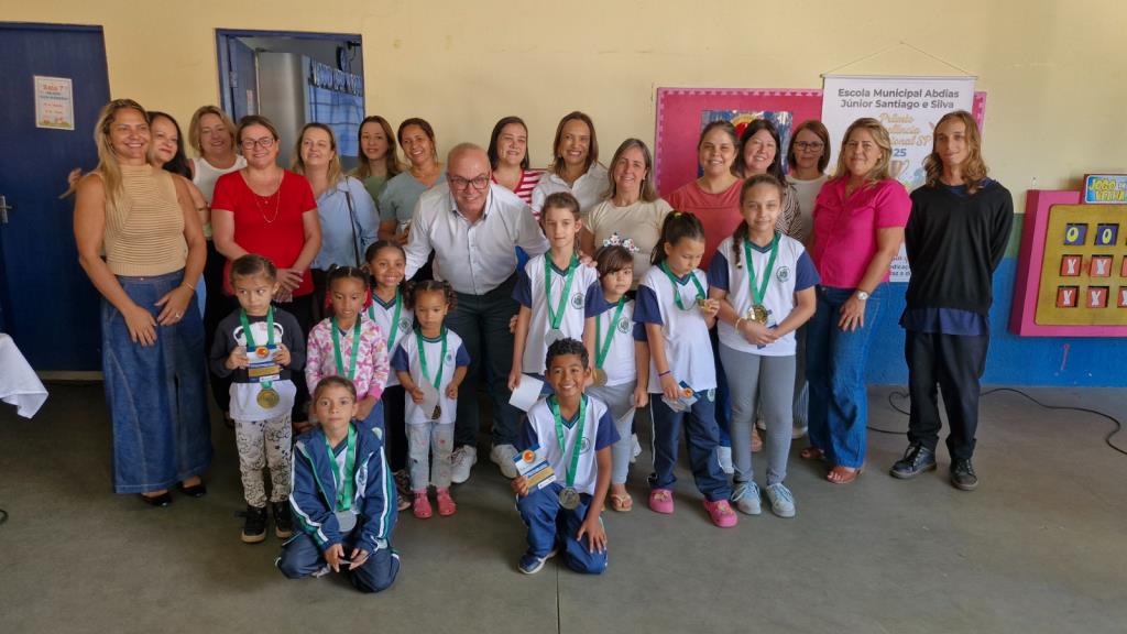 Pinda é Ouro na Educação: alunos recebem medalhas em cerimônia emocionante no Santa Cecília