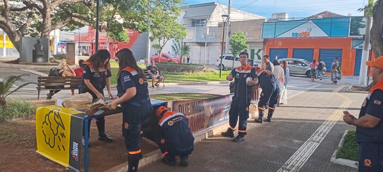 Campanha “Queimada é Crime” mobiliza população em ação na Praça Monsenhor Marcondes