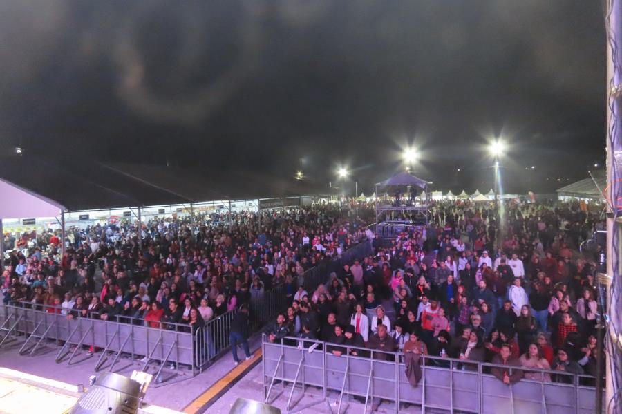 11/07 - Milhares de pessoas participam dos shows de 318 anos de Pinda