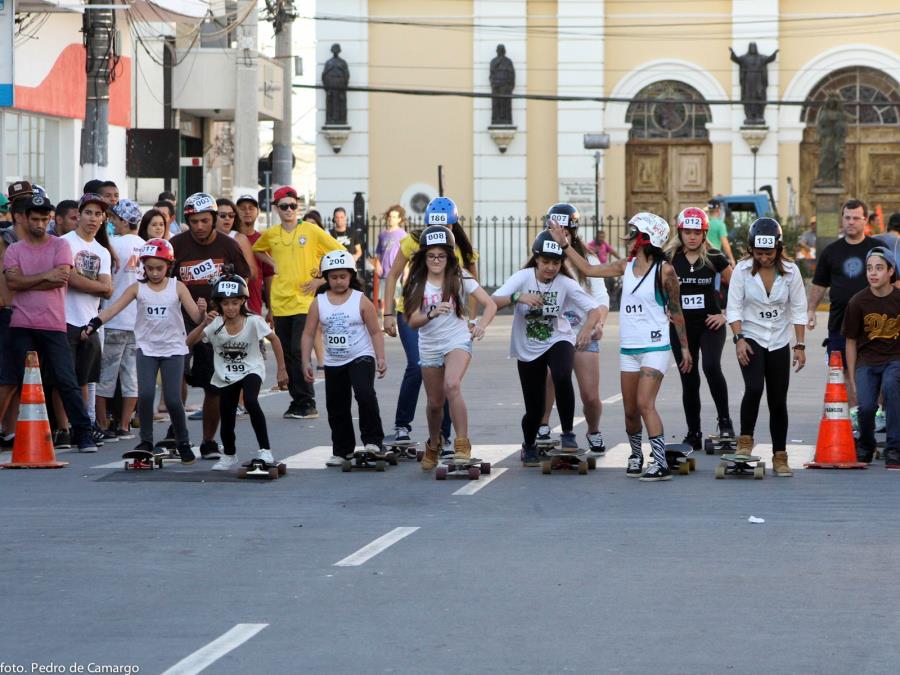 14/08 - Pinda sedia Corrida de Skate na Praça do Cruzeiro
