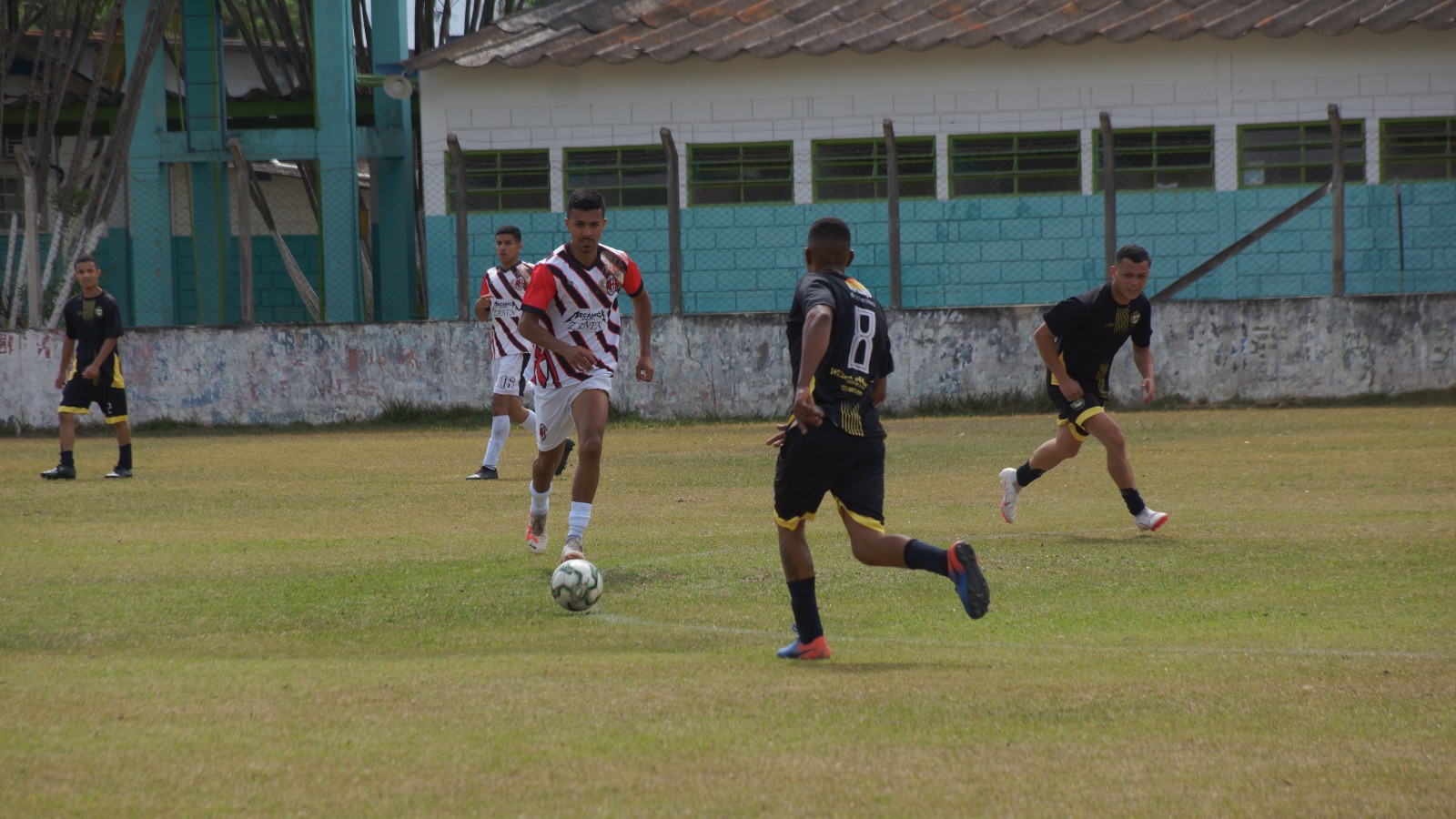 Futebol amador abrilhanta os gramados da cidade