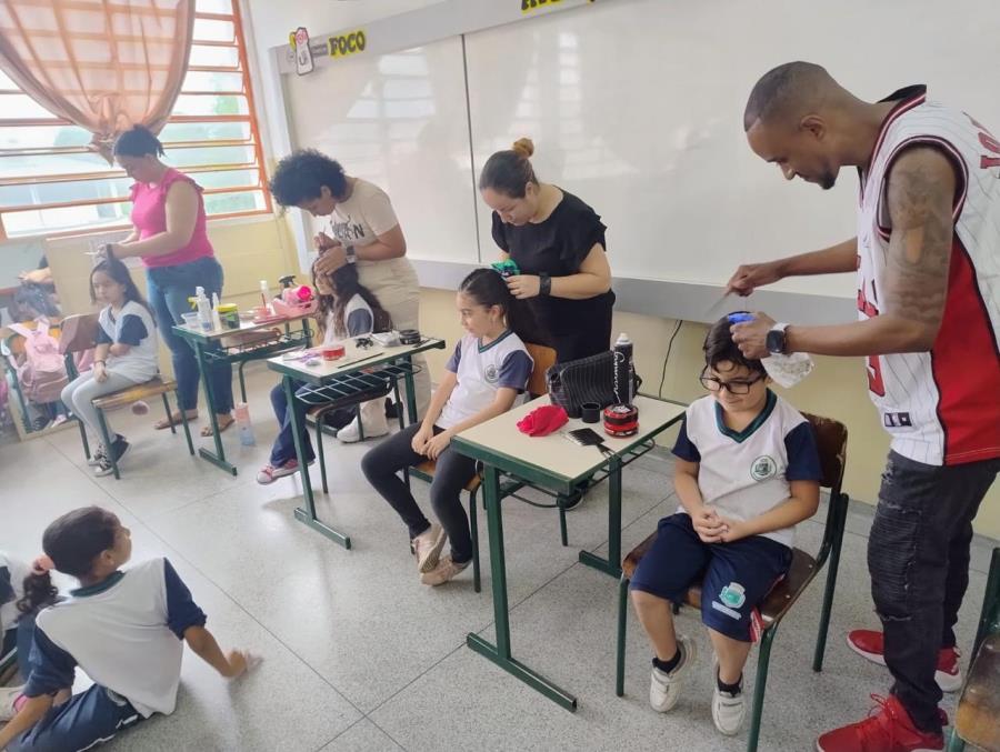 Escola Joaquim Pereira realiza projeto antirracismo com foco em cabelo