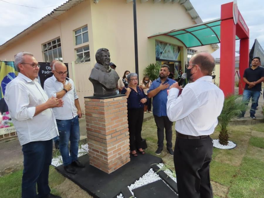 15/03 - Prefeitura inaugura busto em homenagem a Padre Geraldo em Moreira César
