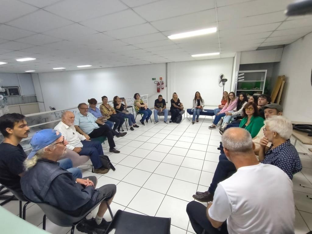 Clube de Leitura promove encontro com conto de Clarice Lispector nesta quinta-feira (16)