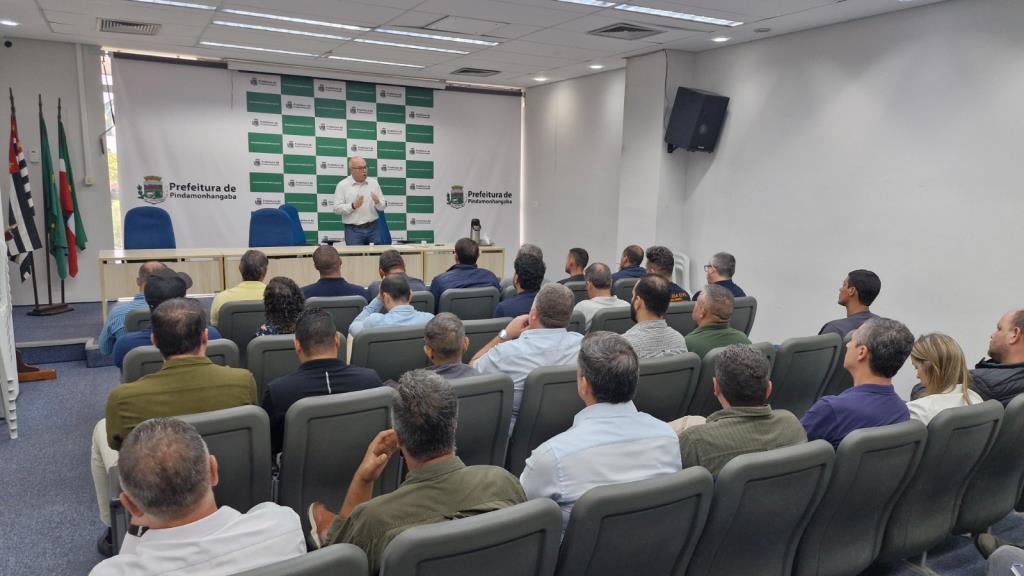 Especial Zeladoria: Prefeitura inicia semana com reunião de alinhamento e anuncia reforço nas equipes