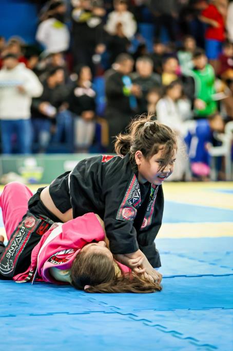 Atleta do Projeto Rayane conquista medalha de ouro no Circuito Nacional de Jiu-Jitsu