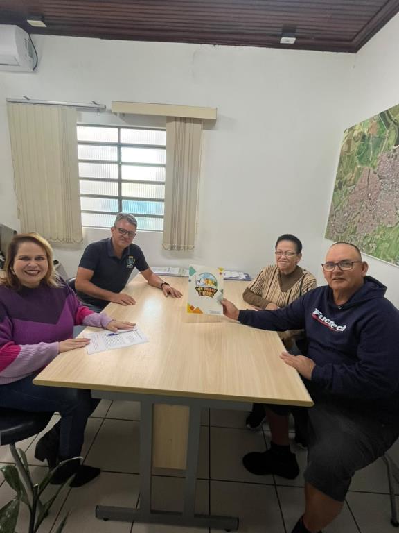 Programa Meu Bairro é Legal entrega regularização fundiária para servidor após mais de 30 anos de espera