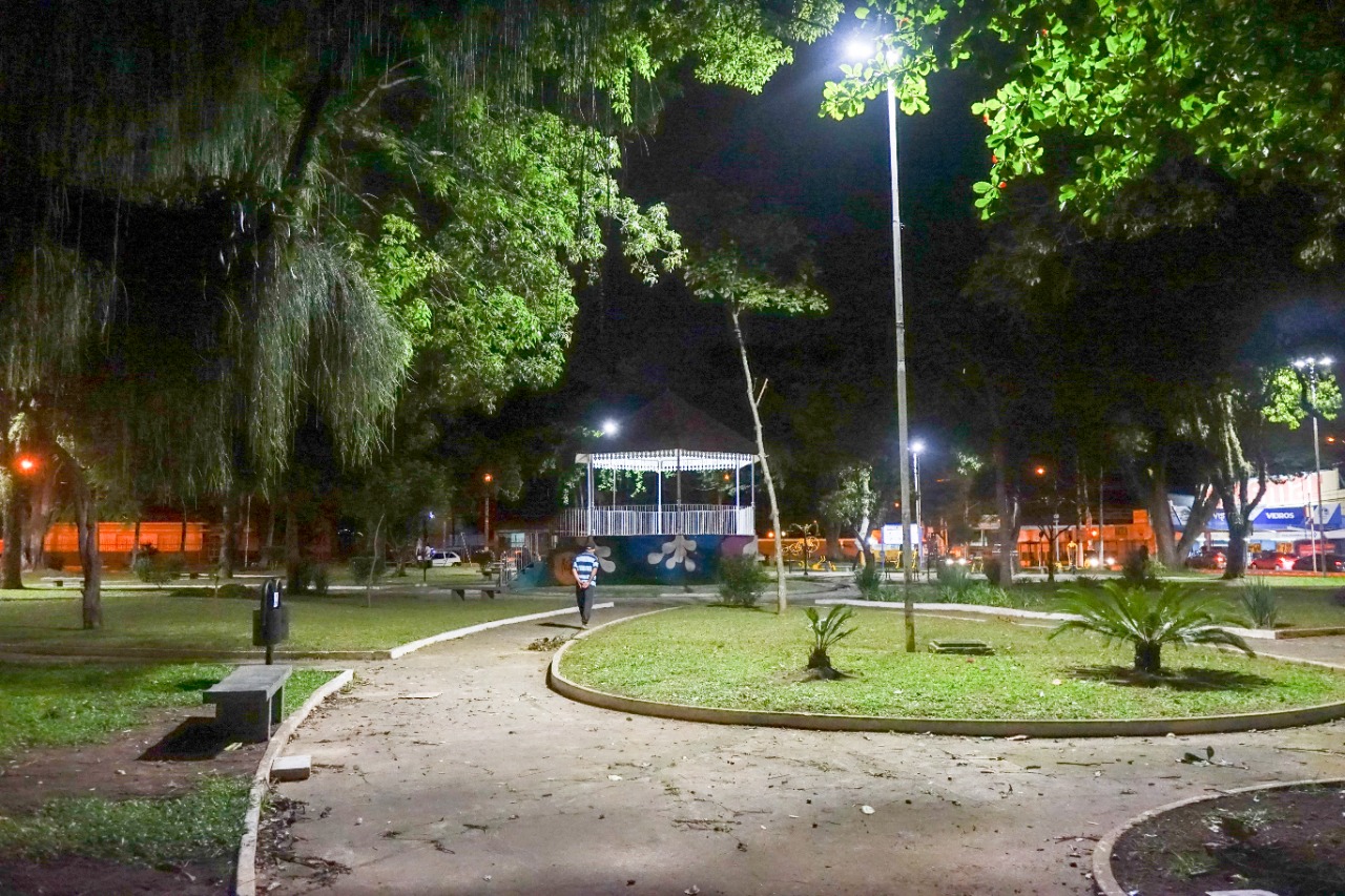 15/12 - Ligação entre Vale das Acácias e Liberdade é urbanizada com calçada e iluminação LED