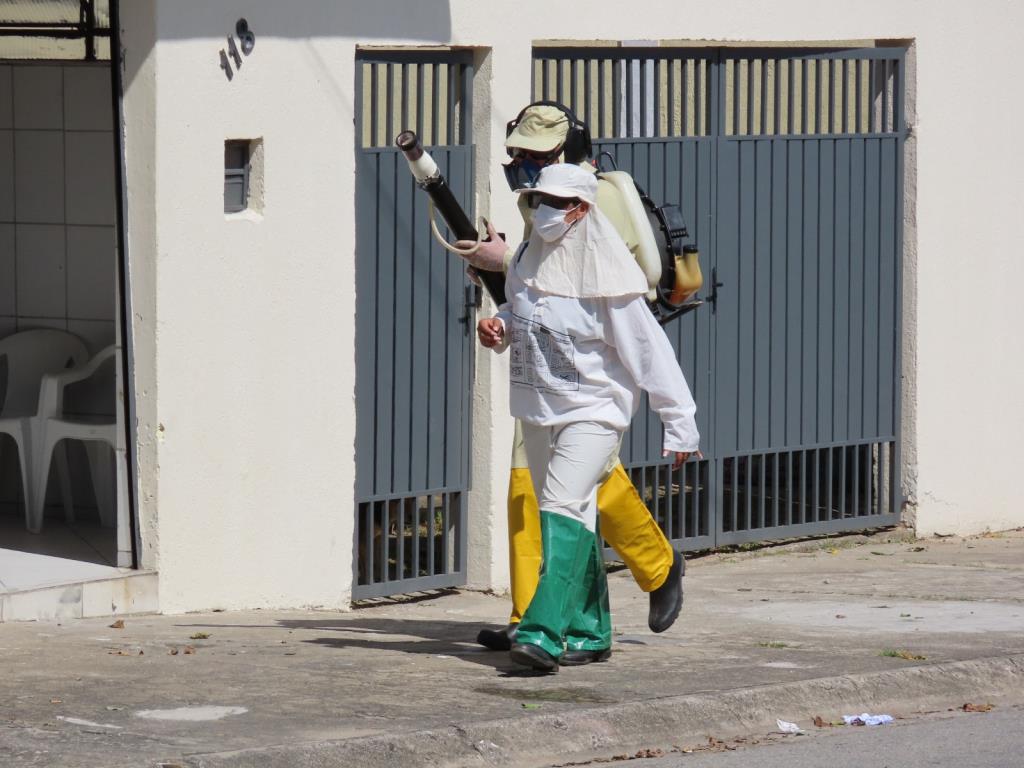 Prefeitura realiza bloqueio de nebulização no controle do mosquito da dengue nos bairros Lessa, CDHU, Cícero Prado e Araretama