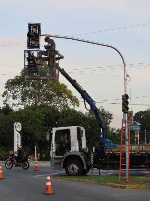 16/05 - Prefeitura inicia fase de testes nos semáforos do Tenda