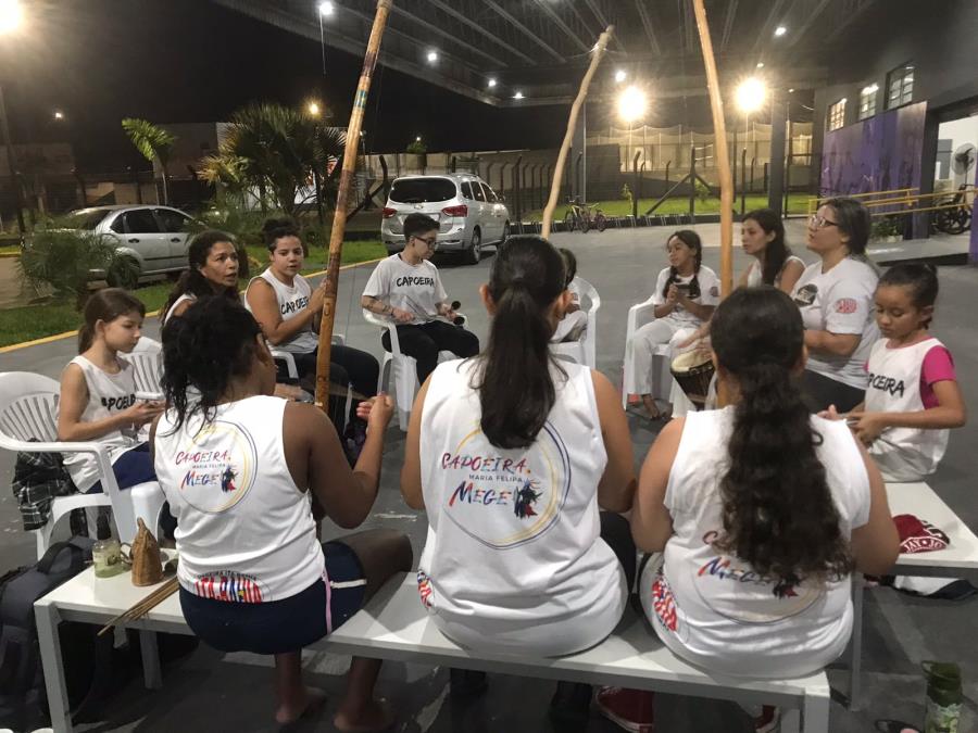 Aulas gratuitas de capoeira para mulheres movimentam o Espaço Humano em Pindamonhangaba