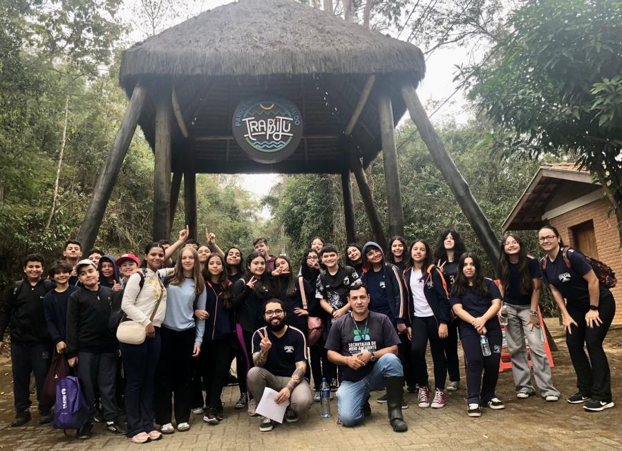 Prefeitura promove atividade com alunos do Colégio Tableau no Parque Trabijú