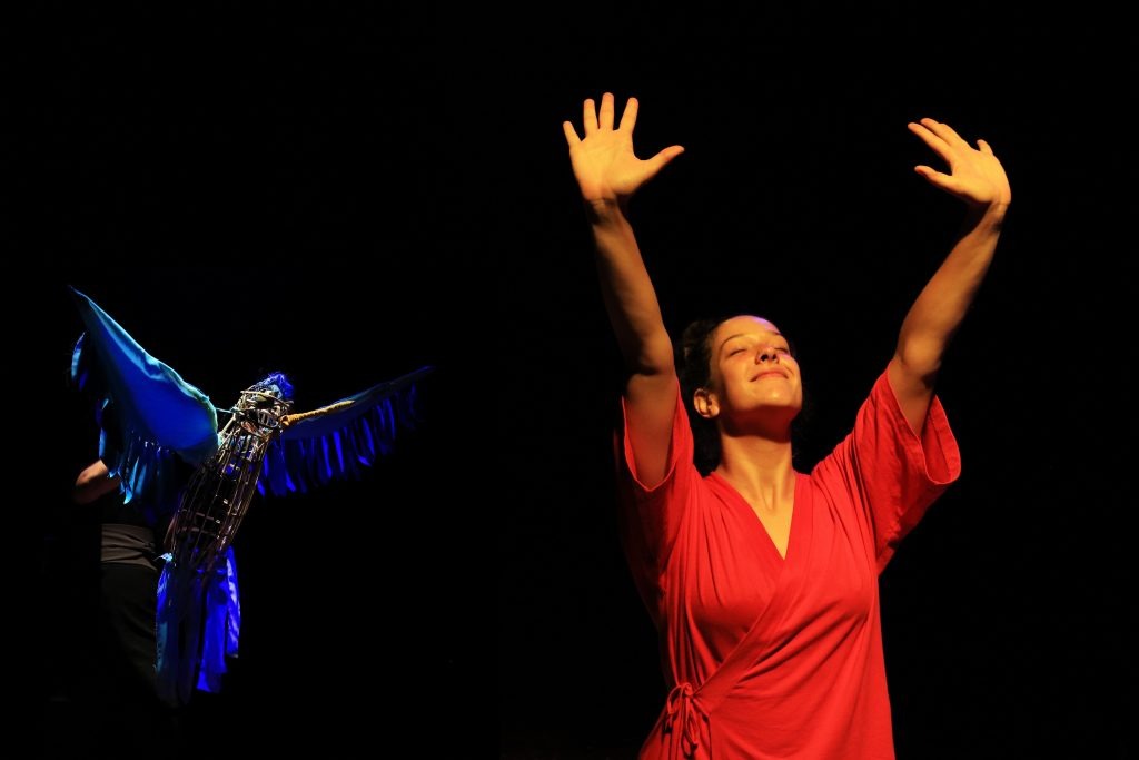 Teatro Galpão recebe espetáculo gratuito “Lara e o Pássaro” nesta sexta-feira (17)