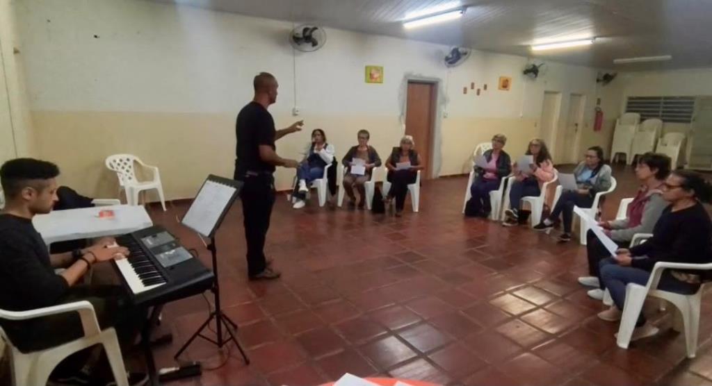 Oficinas gratuitas de Canto Coral para Idosos acontecem no Vila Rica e Moreira César