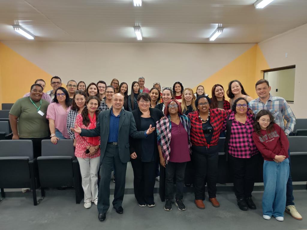 Equipe da Fisioterapia participa de palestra sobre desenvolvimento humano e inteligência emocional