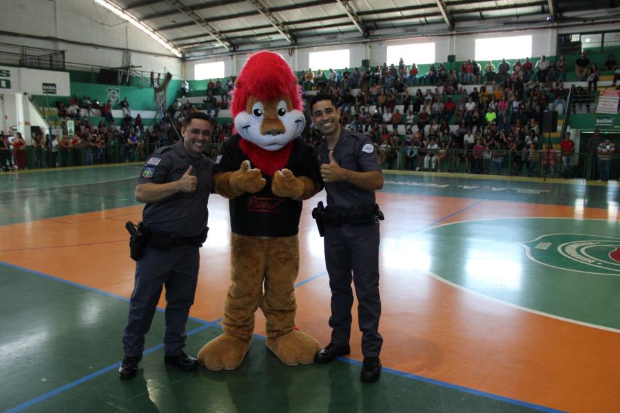 Alunos da Rede Municipal de Pinda participam de formatura do Proerd