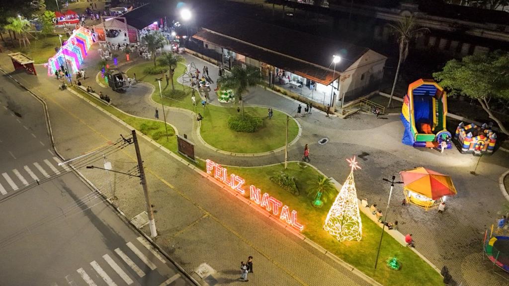 Praça Sete de Setembro é destaque com shows, decoração e feira de artesanato Arte Encanto