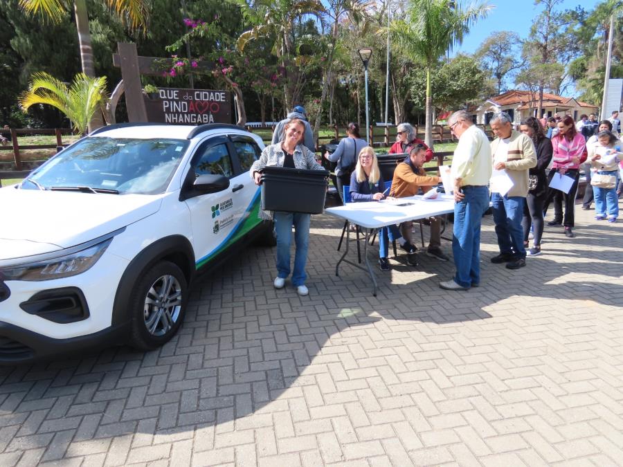 18/07 - Pinda entrega 50 composteiras aos contemplados pelo programa Composta Pinda