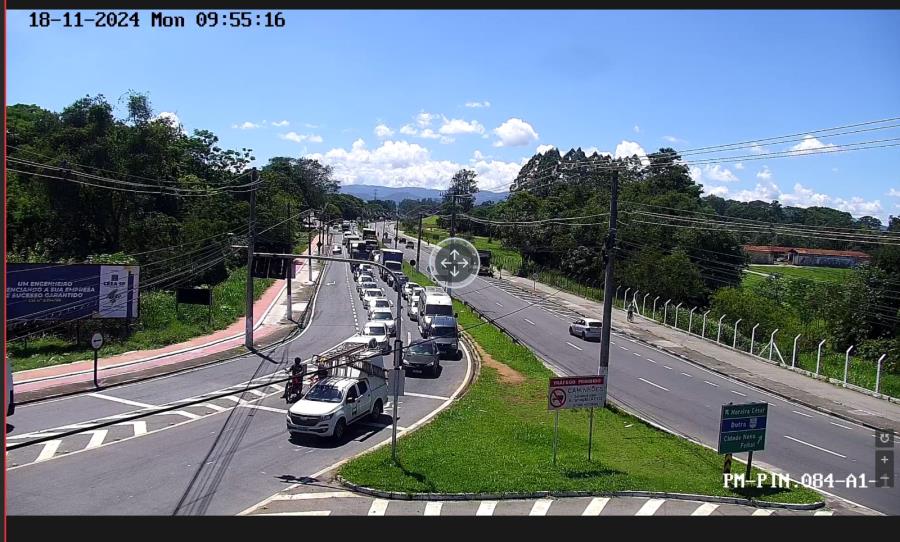 Obras na Via Dutra complicam trânsito interno em Pinda