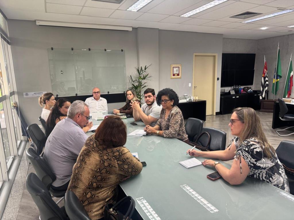 Cidade mais acolhedora: gestão garante atendimento em Libras nos equipamentos públicos