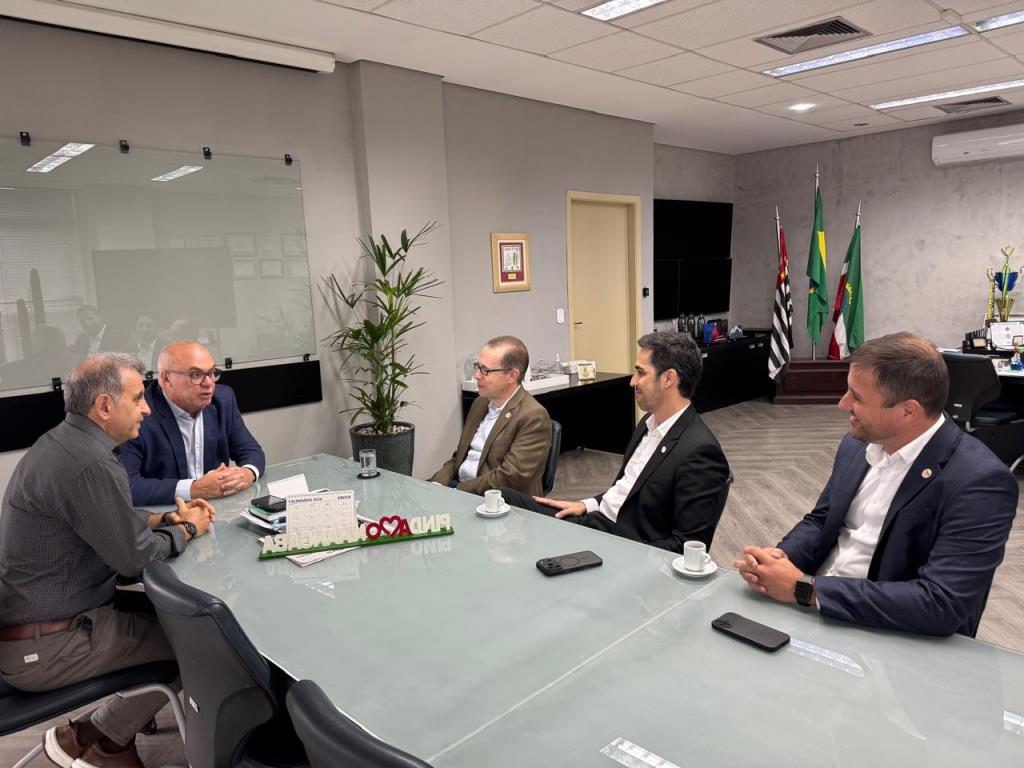 Prefeito recebe representantes da TotalEnergies que confirmam expansão da planta em Pindamonhangaba a partir de 2026