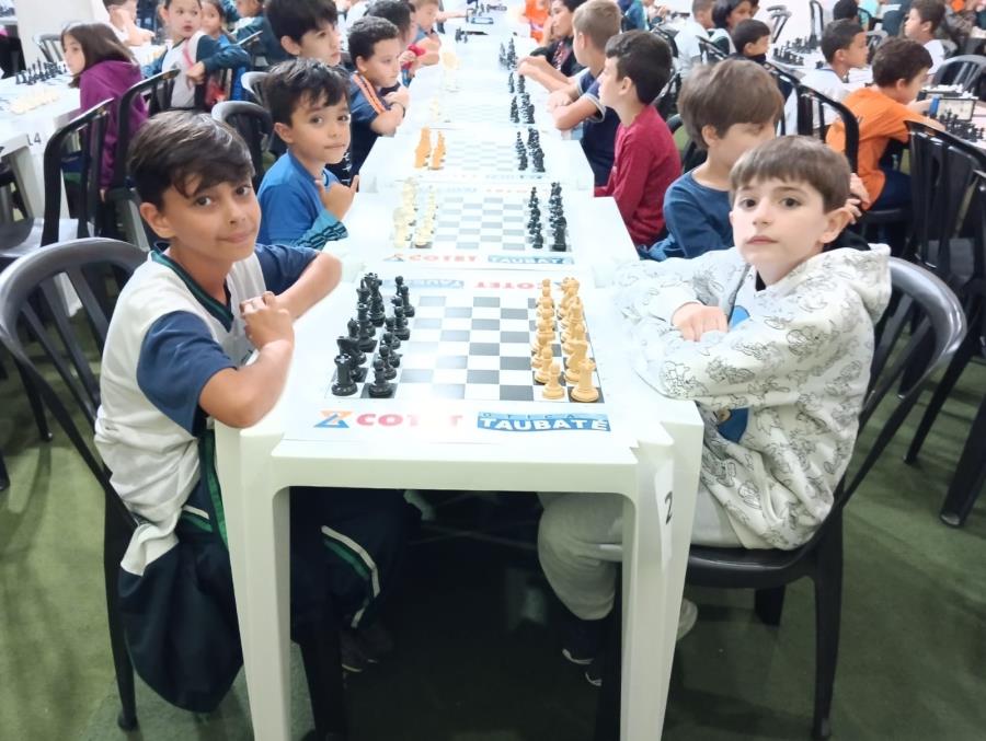 Alunos de rede municipal conquistam em campeonato de xadrez • PortalR3 •  Criando Opiniões