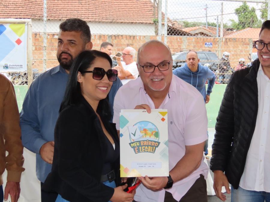 19/09 - Prefeitura vai entregar 66 contratos de doação para escritura no Azeredo