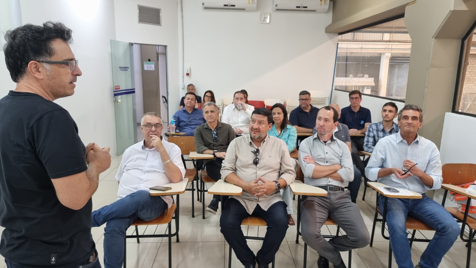 Prefeitura, ACIP e Sebrae debatem expansão e fortalecimento das empresas do Distrito Santa Rita